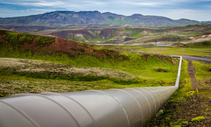 Pipeline crossing green hills, illustrating CO2 transport infrastructure for the EU CO2 market and industrial carbon management.